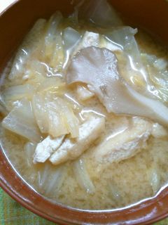 簡単 朝食 白菜 舞茸 油揚げの 味噌汁-レシピのメイン写真