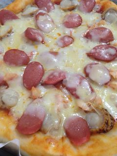HB生地で チーズinシーフードピザ-レシピのメイン写真
