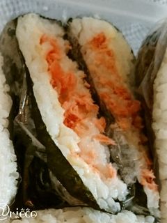 子供が大好き鮭チーズおにぎらず-レシピのメイン写真