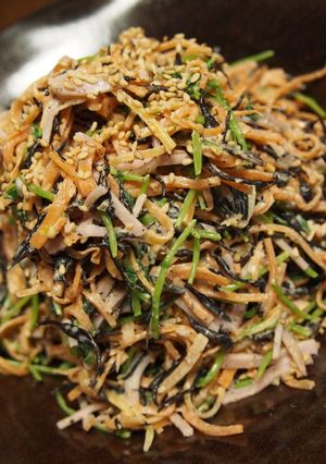 ひじきと人参と豆苗の胡麻味噌マヨサラダ-レシピのメイン写真