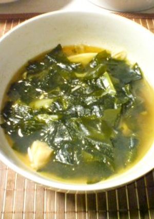 ミネラルいっぱい！ワカメスープ-レシピのメイン写真