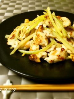 簡単ヘルシー♪セロリとささ身の生姜塩炒め-レシピのメイン写真