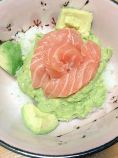 アボカドサーモン丼-レシピのメイン写真