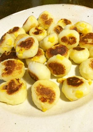 かりっともちっと☆コーンチーズいも餅-レシピのメイン写真