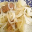 大根とネギを味噌で煮る