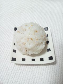 うめマヨの簡単おにぎり(^・^)-レシピのメイン写真