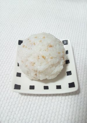うめマヨの簡単おにぎり(^・^)-レシピのメイン写真