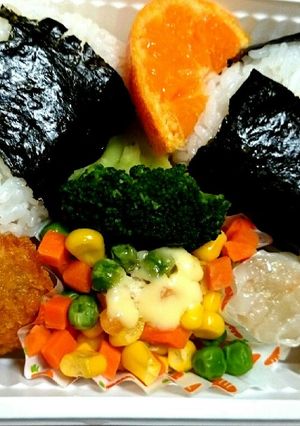 レンジで簡単❗カラフルおにぎり弁当-レシピのメイン写真