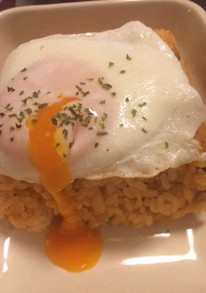 とろーり目玉焼きのせチキンライス-レシピのメイン写真