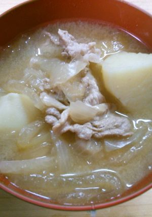 玉ねぎ　じゃが芋　大根　豚肉の　味噌汁-レシピのメイン写真
