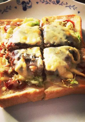ガッツリ朝ご飯！チーズハンバーグトースト-レシピのメイン写真