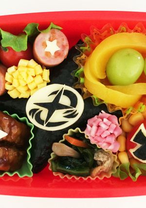 ニンニンジャー 手裏剣おにぎり☆キャラ弁-レシピのメイン写真