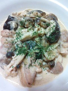 簡単♪鶏肉ときのこの味噌クリーム煮-レシピのメイン写真