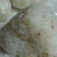 食欲そそるゴマおにぎり