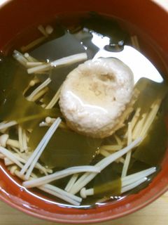 簡単 えのき ワカメ つみれの お吸い物-レシピのメイン写真
