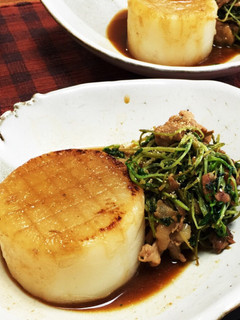 大根ステーキ、豚肉と豆苗のソース-レシピのメイン写真