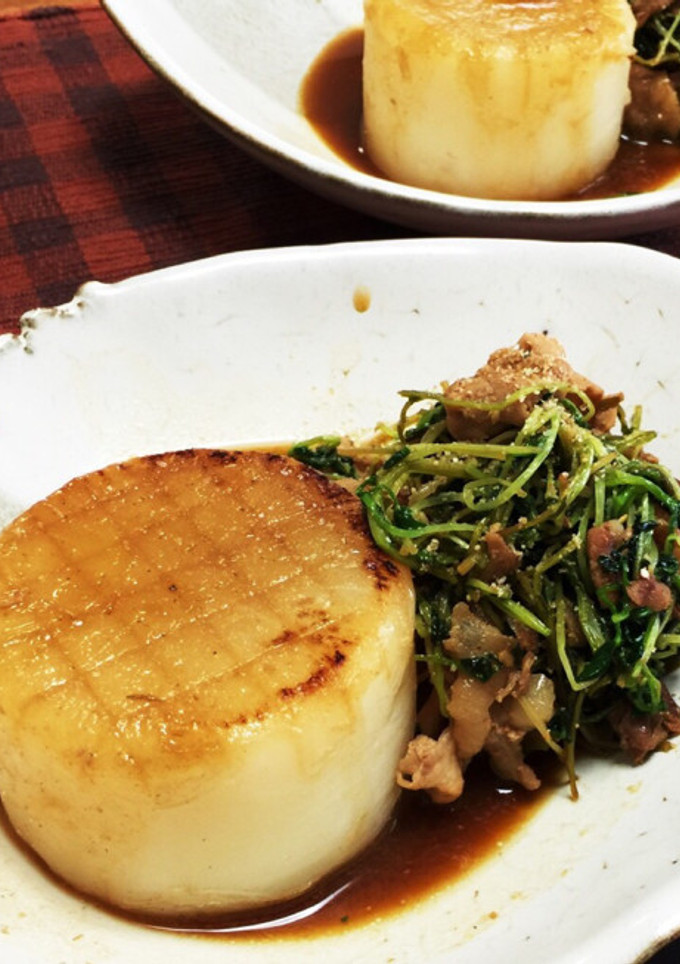 大根ステーキ、豚肉と豆苗のソース-レシピのメイン写真