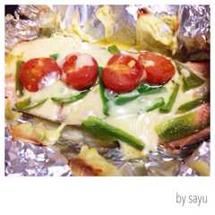 รูปของ とろ〜りチーズがたまらん♡鮭のホイル焼き