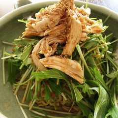 รูปของ 蒸し鶏と水菜のごまだれ冷し中華