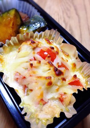 簡単お弁当 シーチキントマチーズ焼き-レシピのメイン写真