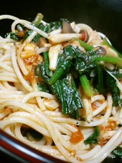 ほうれん草ときのこのにんにくトマトパスタ-レシピのメイン写真
