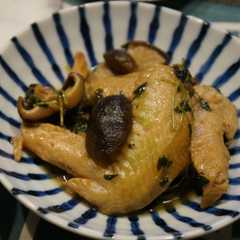 รูปของ 鶏手羽と干ししいたけのうま煮。