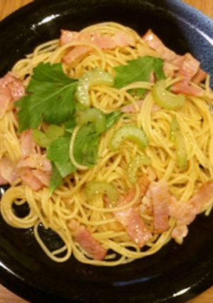 魚醤で作るセロリとベーコンペペロンチーノ-レシピのメイン写真
