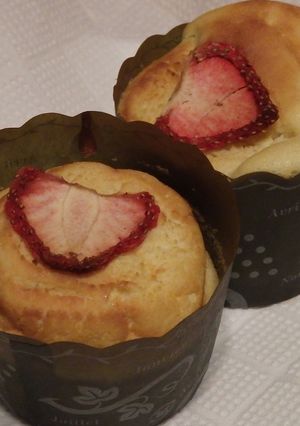 ★ドライいちごの白いチョコカップケーキ★-レシピのメイン写真