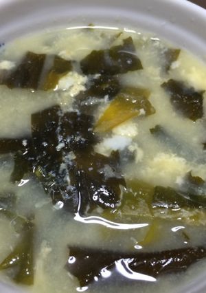 簡単朝ごはんにも！ワカメと卵の洋風スープ-レシピのメイン写真