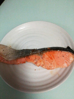 フライパンで油なし★ヘルシーな鮭の塩焼き-レシピのメイン写真