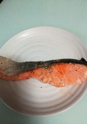 フライパンで油なし★ヘルシーな鮭の塩焼き-レシピのメイン写真