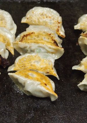 ホットプレートで肉汁がヤバイ♡焼き餃子-レシピのメイン写真