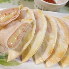 A picture of 餃子の皮で【ハムチーズ】.