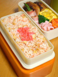 おいなりあげと鮭フレークの混ぜご飯♬-レシピのメイン写真