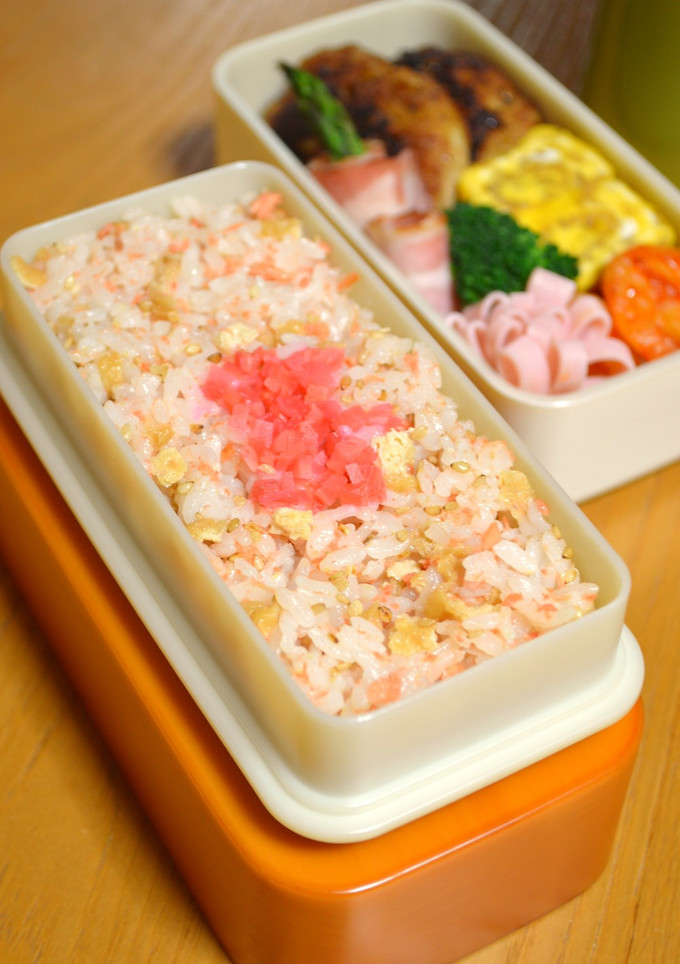 おいなりあげと鮭フレークの混ぜご飯♬-レシピのメイン写真