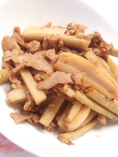 豚肉入りでぼりゅーみーなレンごぼきんぴら-レシピのメイン写真