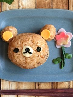 炊き込みご飯で*リラックマ デコおにぎり-レシピのメイン写真