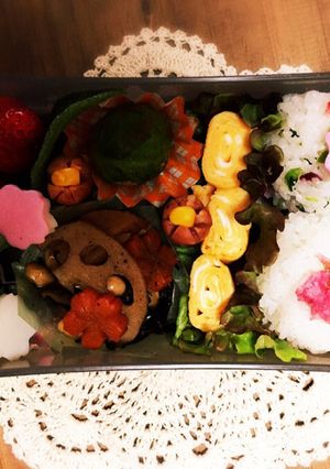 お弁当に桜の手毬にぎり-レシピのメイン写真