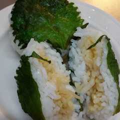 รูปของ しその葉ネギ味噌おにぎり