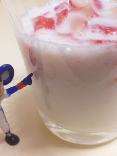 レンジでいちごミルキー寒天〜牛乳消費〜-レシピのメイン写真