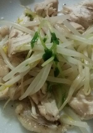 やわらか鳥むね肉と豆苗モヤシの温サラダ-レシピのメイン写真