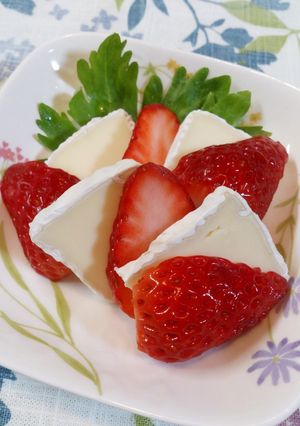 ♪いちごとブリーチーズで簡単おつまみ♪-レシピのメイン写真