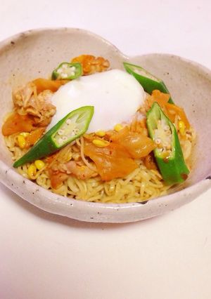 豚キムチとおくらの温玉のせ冷やし中華-レシピのメイン写真