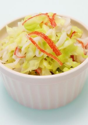 お弁当に♪千切りキャベツとカニカマ和え-レシピのメイン写真