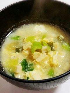 高野豆腐とかぶの葉の卵とじ味噌汁-レシピのメイン写真