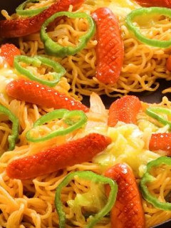 ウインナーと焼きそばのチーズ鉄板焼き-レシピのメイン写真