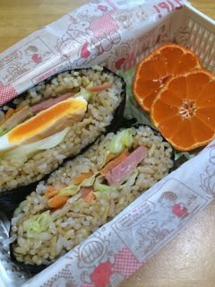 そば飯でおにぎらず-レシピのメイン写真