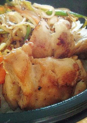 鶏ももと彩り野菜のてりやき丼-レシピのメイン写真