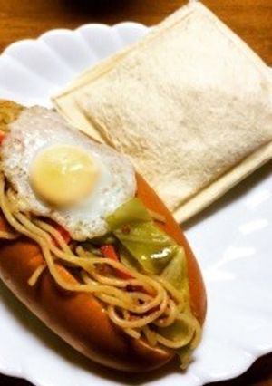 残り物でチャチャッと焼きそばパン！-レシピのメイン写真