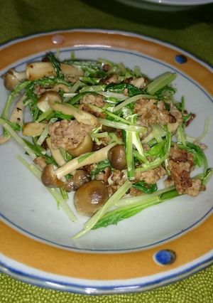 ☆水菜と挽き肉としめじのマヨネーズ炒め☆-レシピのメイン写真
